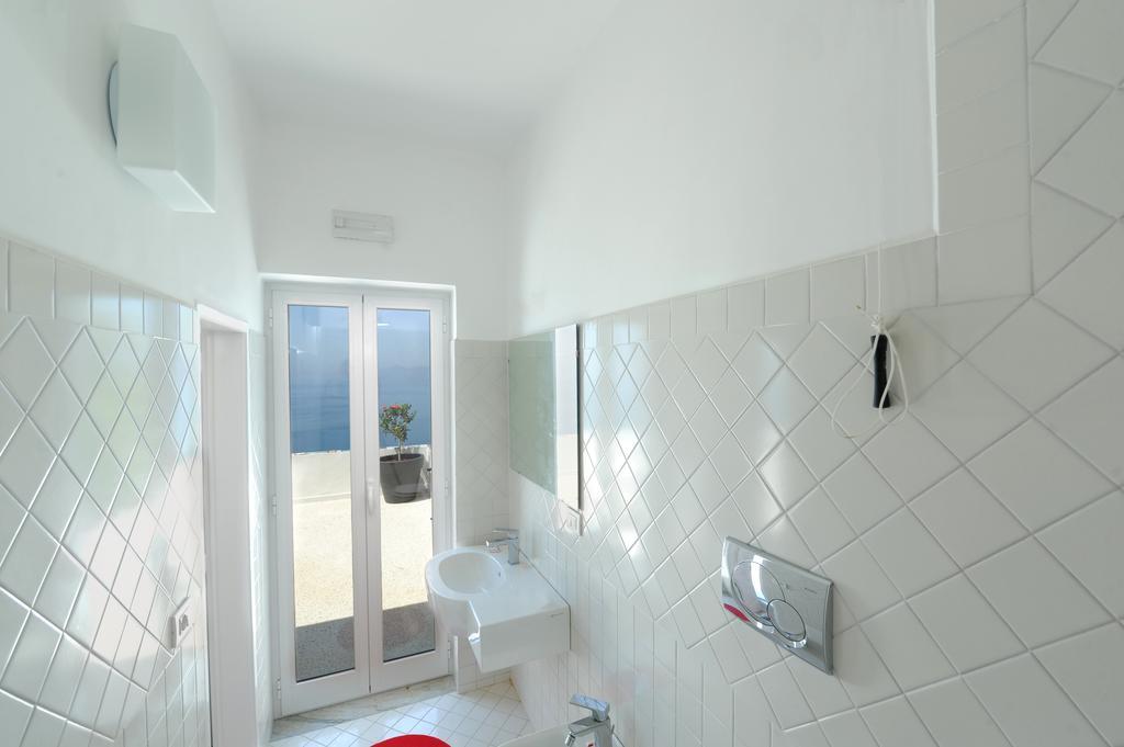 Apartamento My Shazzy With Amazing Sea View Terrace Praiano Habitación foto